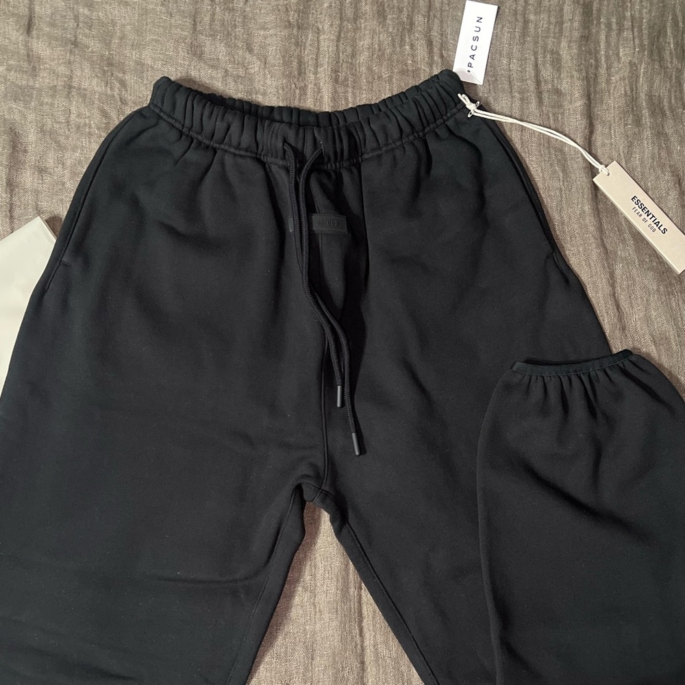 Women’s FEAR OF GOD ESSENTIALS Sweatpants (XS)